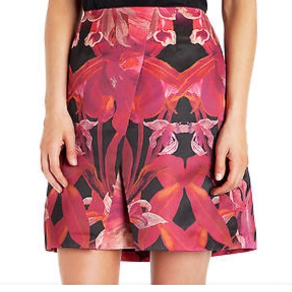 Ted Baker London Galwai Jungle
Orchid Mini Skirt  Red
 Size 2
(US 6) Exposed Zip